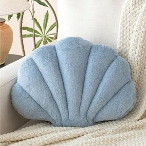 Shell accent Pillow